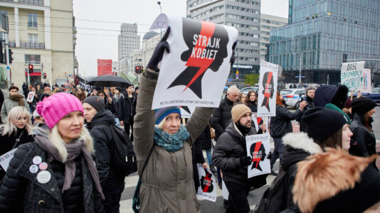 Protest-kobiet-Czarny-Episkopat kobiet-Warszawa